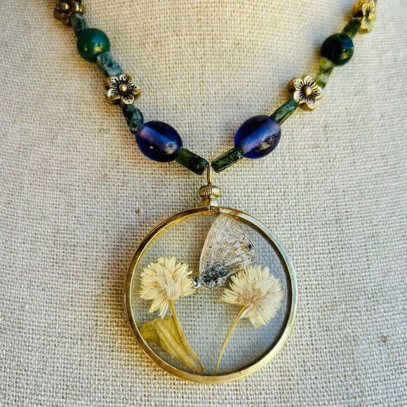 Vintage Butterfly Dried Flower Glass Pendant Beaded Necklace Purple Green Gold - Picture 2 of 7
